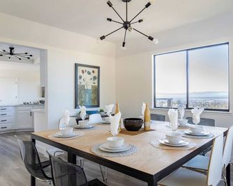 Charming 4-bedroom House With Pool and The Best Views in Oakland! - Oakland - Dining room