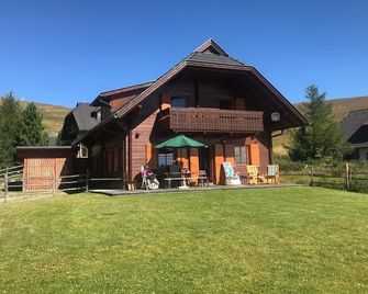 Exclusive holiday chalet in dream location - Ebene Reichenau - Bâtiment