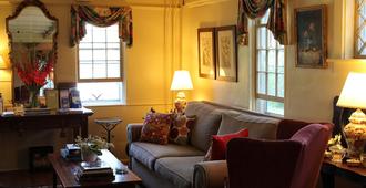 The 1720 House - Vineyard Haven - Living room