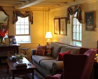 The 1720 House - Vineyard Haven - Living room