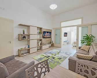Hotiday Lecce Gianmarti Suite - Lecce - Sala de estar