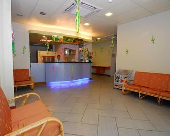 Hotel City Star - סאנדאקן - דלפק קבלה