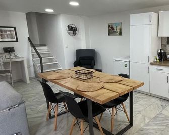 Stella's Loft in center of Tinos - Τήνος - Τραπεζαρία