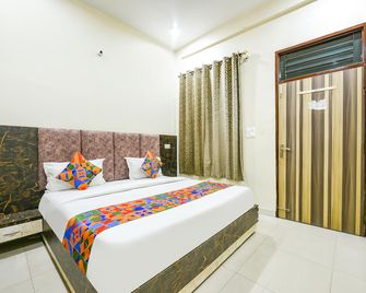 Via Galaxy - Chandigarh - Schlafzimmer