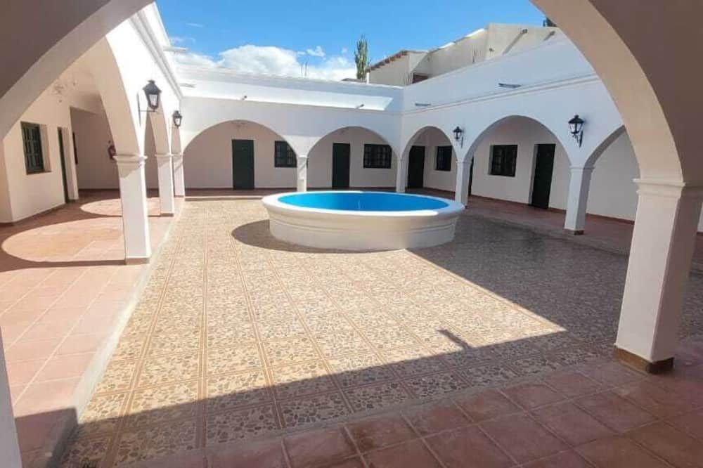 Lucio I - Cachí - Pool