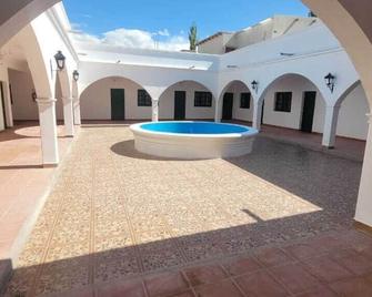 Lucio L - Cachí - Piscina