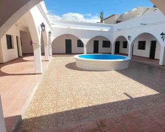 Lucio I - Cachí - Pool