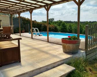 Holiday Cottage & Coarse Lake - Montpon-Ménestérol - Piscine