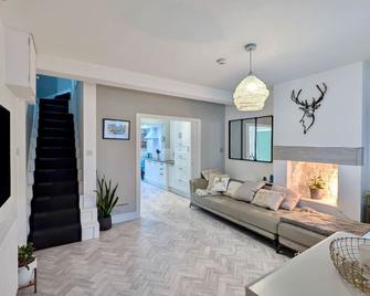 Luxury House with Parking in London - Teddington - Living room