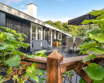 Beautiful home in Haarby with WiFi - Glamsbjerg - Patio
