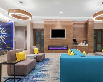 La Quinta Inn & Suites Kansas City Beacon Hill - Kansas City - Resepsjon