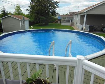 Gite Du Lac St-Prime - Saint-Prime - Pool
