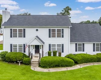 Hot tub, Fire-pit, Pool Table, Heated Pool - Jamestown - Edificio