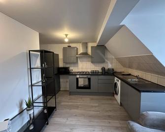 Oak Wembley Stadium Serviced Apartment by Edens - London - Kjøkken