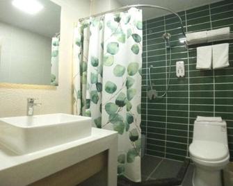 Greentree Inn Xuzhou High Speed Railway Station Express Hotel - Xuzhou - Bathroom