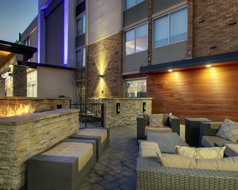 Holiday Inn Express & Suites Wapakoneta By IHG - Wapakoneta - Innenhof