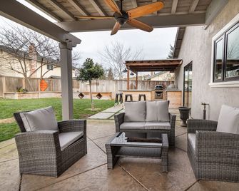 Comfy House W/ Big Pool - Elk Grove - Patio