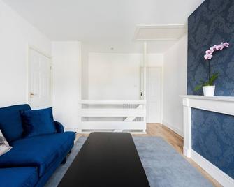 The Bluebird - Luxury Apartment - Watford - Living room