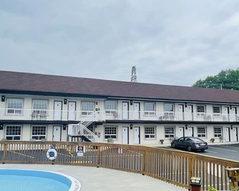 Falls Lodge by the Falls - Niagara Falls - Building