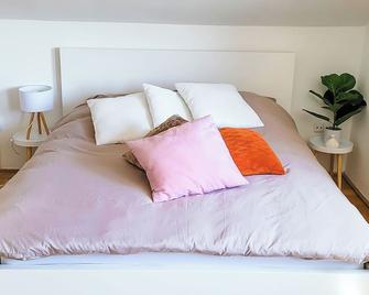 DG Rechts 40m 2-Zimmer Wohnung - Freilassing - Schlafzimmer