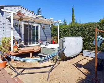 Relaxing 3 bedroom with Hot tub and a view - Oakland - Patio