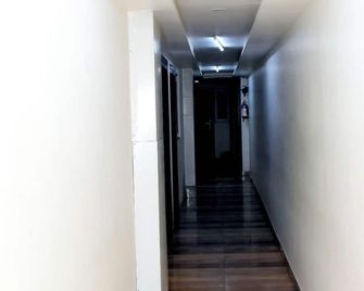 Hotel Rr Palace Gorakhpur - Gorakhpur - Pasillo