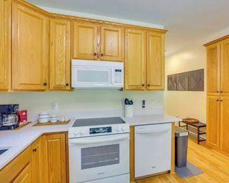 Near Hiking: Blue Ridge Mtn Home on Private Acre - Little Switzerland - Kitchen