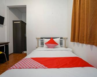 OYO 1844 Bravo Residence - Pangkal Pinang - Slaapkamer