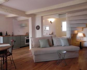 Splendid apartment in centuries old Provence farmhouse - Tulette - Sala de estar
