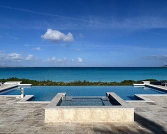 Finest Beachfront on the Island - Moss Town - Alberca