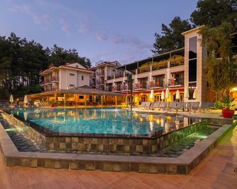 Pine Valley Hotel Oludeniz - Ölüdeniz - Piscina