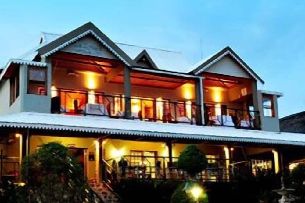 Villa Paradiso Country Manor - Hartbeespoort - Building