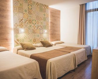 Hostal Marenostrum - Barcelona - Bedroom