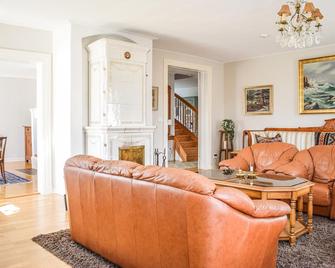 Lovely home in åryd with kitchen - Vaxjo - Living room