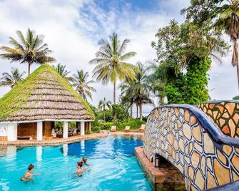 Kingfisher Safaris Resort Hotel - Jinja - Piscina