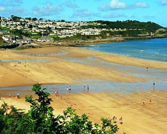 Fflat Cocos @ Nos Da - Menai Bridge - Beach