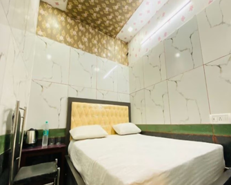 Hotel Metro Palace Hapur - Hāpur - Bedroom