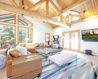 Granite Ridge Retreat. Luxurious Ski Lodge in Teton Village. Hot Tub, A/C - Wilson - Living room
