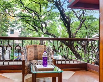 Super Townhouse Oak Prabhat Road Formerl - Pune - Balcon