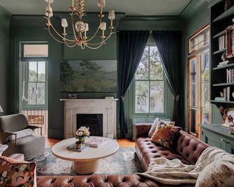 Modern Garden District Unit With Shared Outdoor Space - New Orleans - Lounge