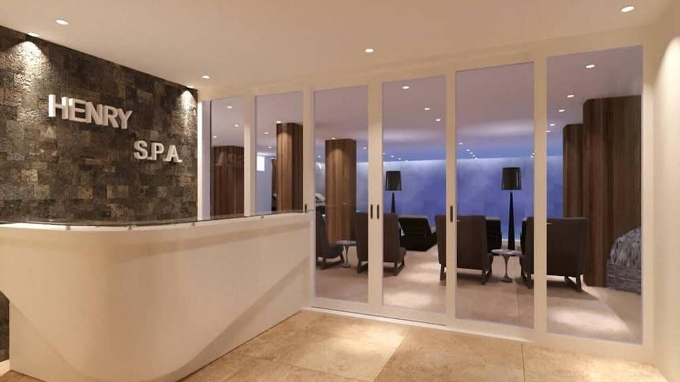 Henry Resort & Spa