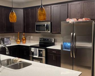 Beautiful brand new 3 bedroom home in Brownsburg neighborhood. - Brownsburg