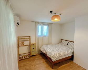 3-bedroom house in soothing Jeju with WiFi, AC - Jeju City