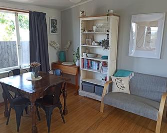 The Ivy on Tui - Family Beach House - Mount Maunganui - Sala pranzo