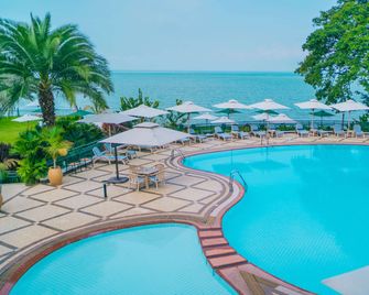 Lake Kivu Serena Hotel - Gisenyi - Bazén
