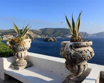 Hotel Torre Dei Borboni - Ponza - Balcón