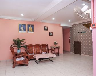 OYO 90167 Hotel Tiara - Chukai - Lobby