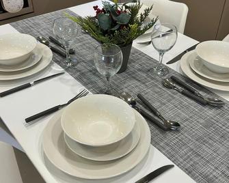 Luxury 1-Bed Town Centre Platform South Stevenage - Stevenage - Dining room