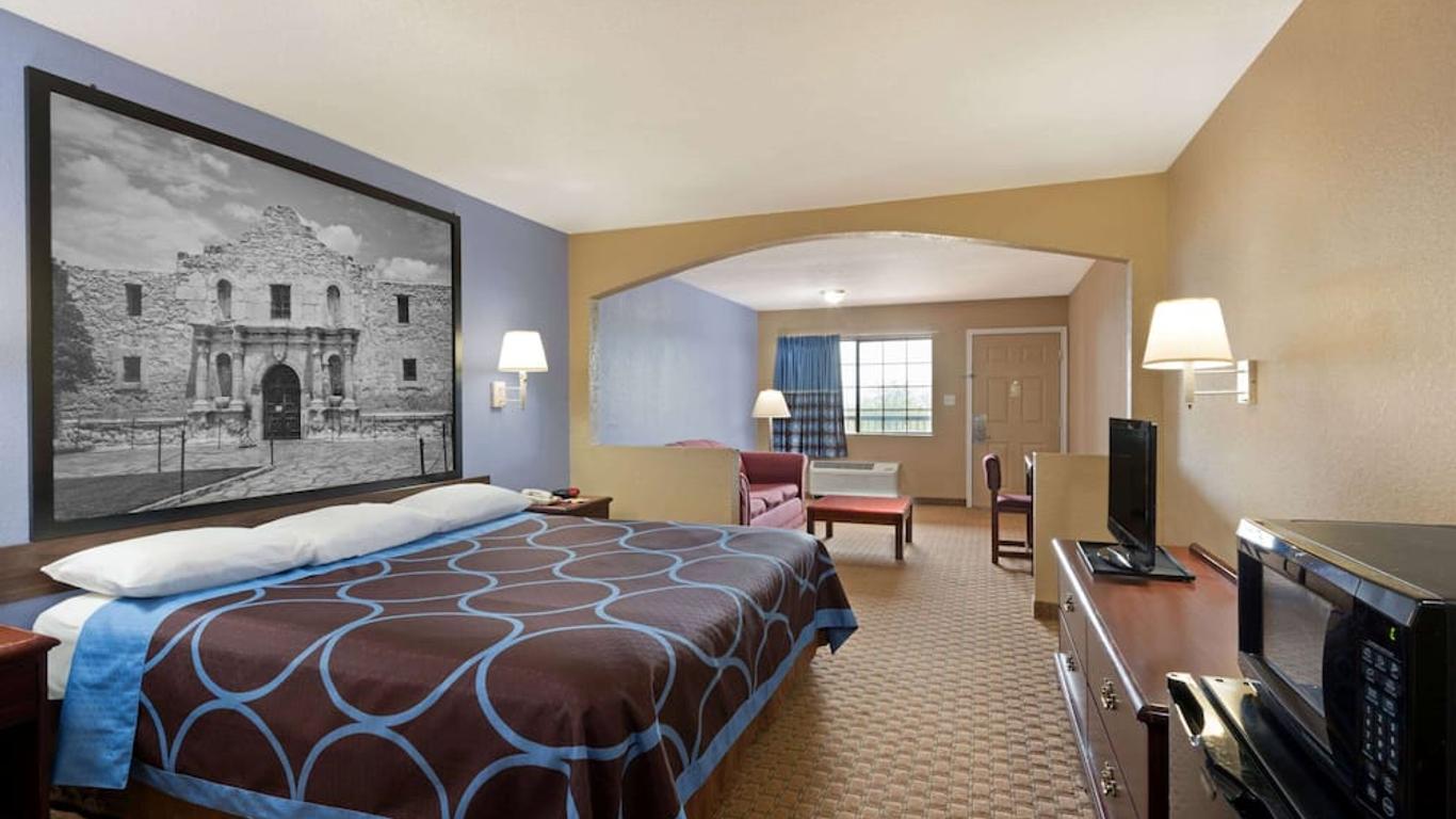 Super 8 by Wyndham San Antonio/Riverwalk Area