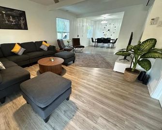 Walkable to SoFi, Intuit Dome, Kia Forum World Cup - Inglewood - Oturma odası